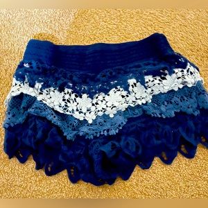 5 stylish skirts with shorts can be worn for nearly all occasions.